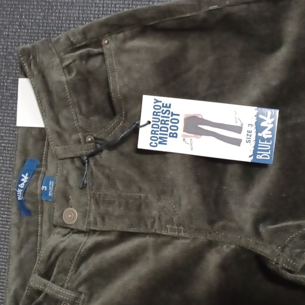 NEW size 3 green Corduroy pants. "Midrise Boot" pants. Casual. Everyday - Picture 15 of 16